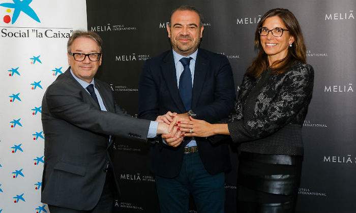 Marc-Simon2c-Gabriel-Escarrer-y-Maria-Alsina2c-durante-la-firma-del-conven11111111111111.jpg