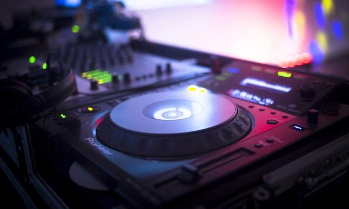 pinchadiscos-dreamstime.jpg