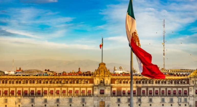 bandera-zocalo-mx-770.jpg