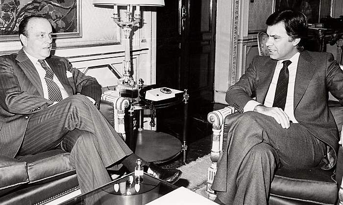 fraga-felipe-gonzalez-anos-80-wikimedia-commons-moncloa.jpg