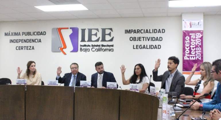 Toma-de-protesta-Jorge-Aranda-twitter-iee-bc.jpg