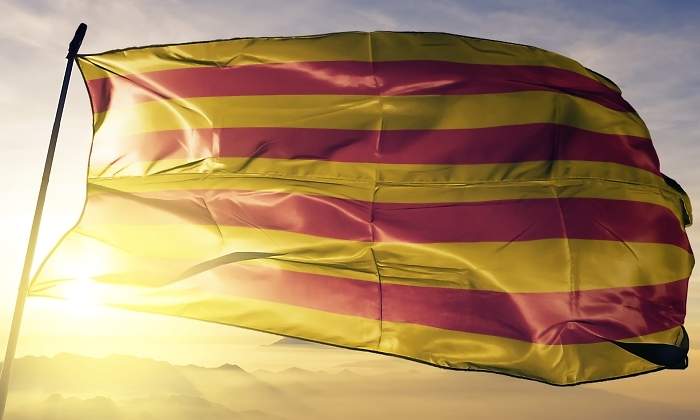 cataluna-bandera-sol-dreamstime.jpg