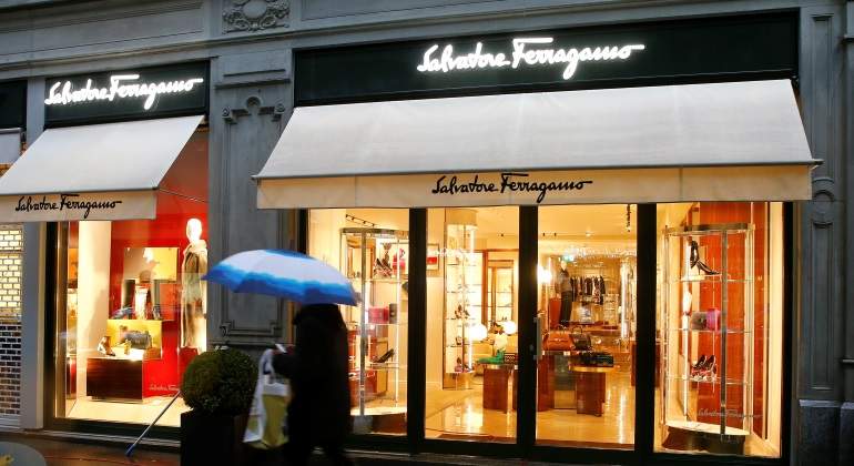 El logotipo de la casa de moda de lujo italiana Salvatore Ferragamo