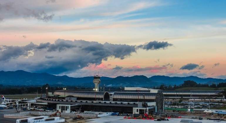 AEROPUERTO-MEDELLIN-COLOMBIA-ASUR-FB-AIRPLAN-770.jpg