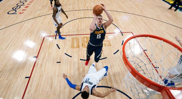 jokic-nuggets-mavericks-reuters.jpg
