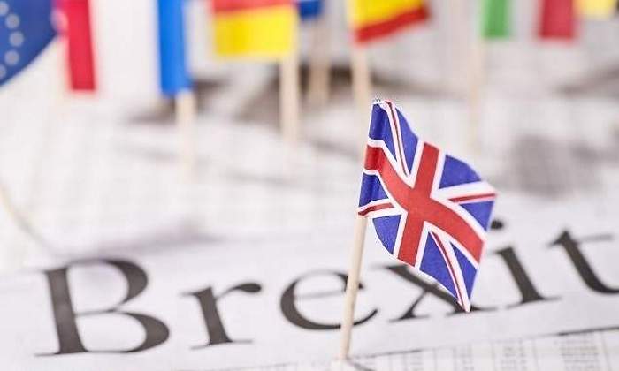brexit-banderas-papeles-dreamstime-770.jpg