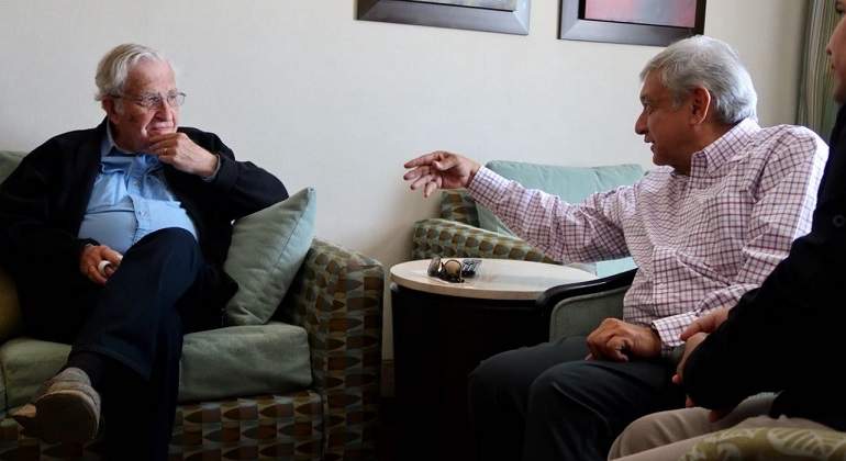 Chomsky se reúne con López Obrador en Hermosillo Chomsky se reúne con López Obrador en Hermosillo