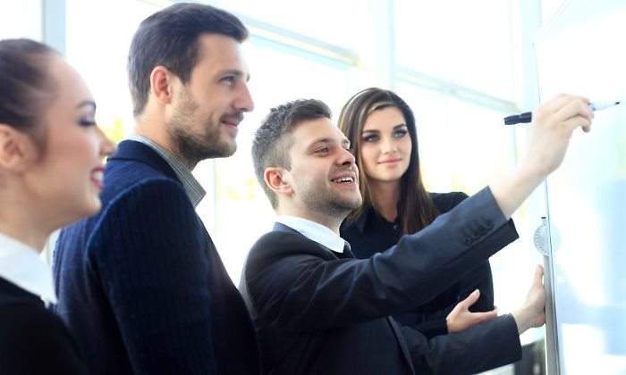 lider-equipo-trabajo-dreamstime.jpg