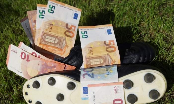 botas-dinero-dreamstime.jpg
