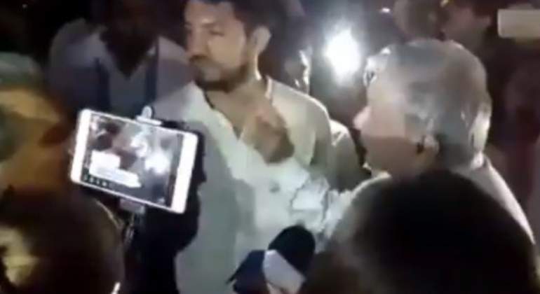 amlo-hotel-manifestantes.jpg