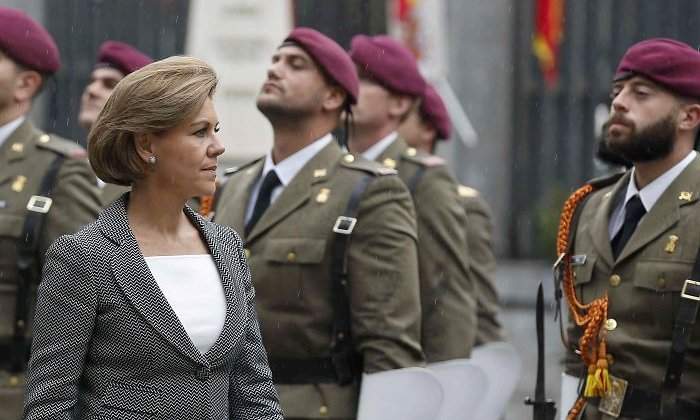 cospedal-legion-ministra-efe.jpg