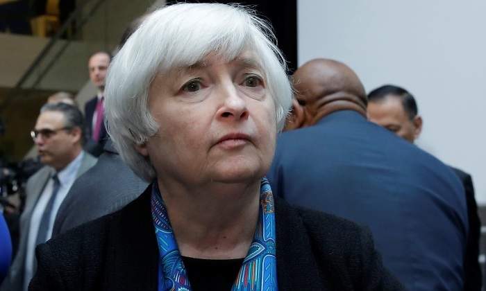 janet-yellen-mira-reloj.jpg