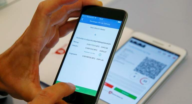 Fintech-moviles-reuters-770.jpg