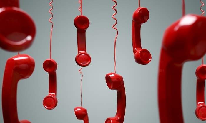 telefonos-rojos-caen-dreamstime.jpg