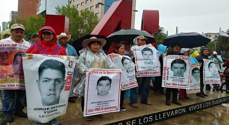 padres-ayotzinapa-centro-tlachinollan-770-420.jpg