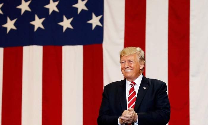 Trump-Bandera-EEUU-2017-reuters.jpg