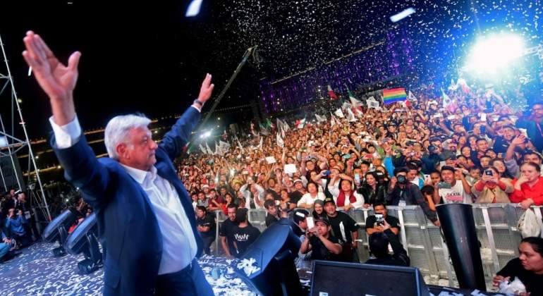 amlo-aguinaldo.jpg