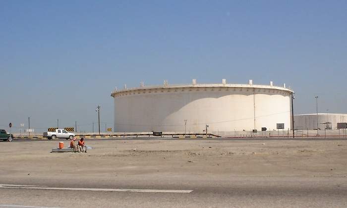 Bahrein-Sitra-tanques-petróleo.jpg