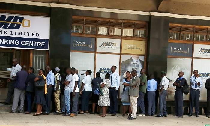 zimbabue-cola-banco-reuters-770x420.jpg