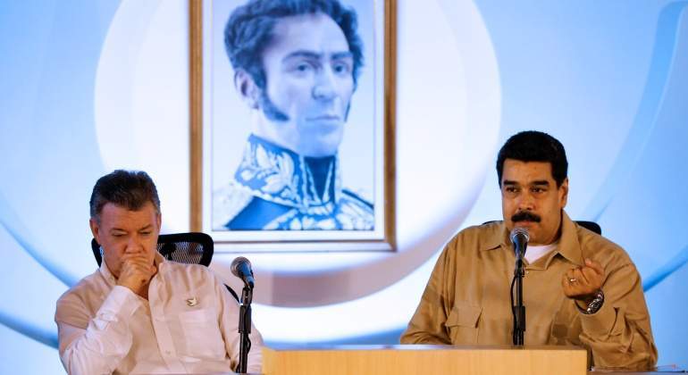 maduro-santos-retrato-bolivar-agosto-2016-reuters.jpg