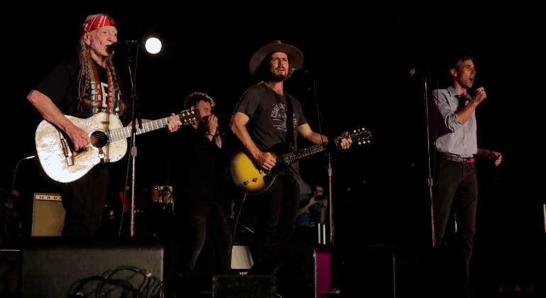 willie-nelson-beto-orourke-reuters-770x420.jpg