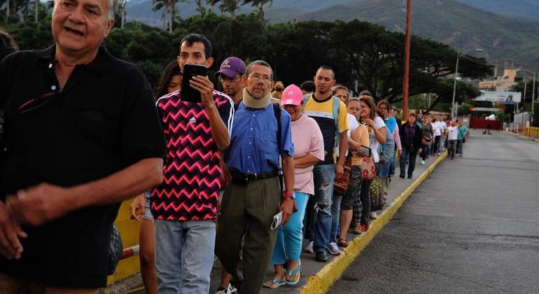 cola-puente-simon-bolivar-colombia-venezuela-efe-770x420.jpg