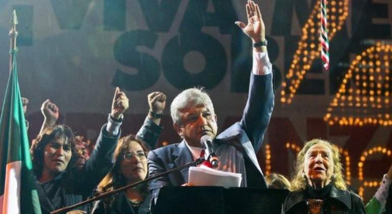 amlo-grito-zocalo-mario-delgado.jpg