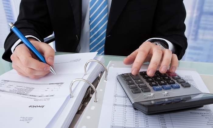 factura-calculadora-dreamstime.jpg