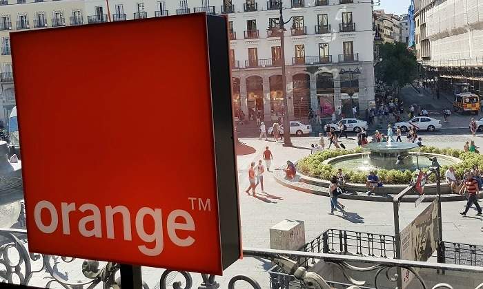 orange-puerta-sol-01.jpg