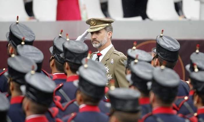 rey-saluda-12oct2016-efe.jpg