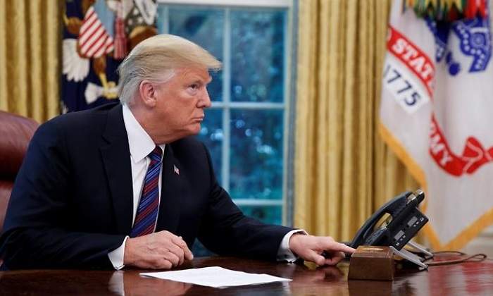 donald-trump-eeuu-telefono-despacho-oval-efe-770x420.jpg