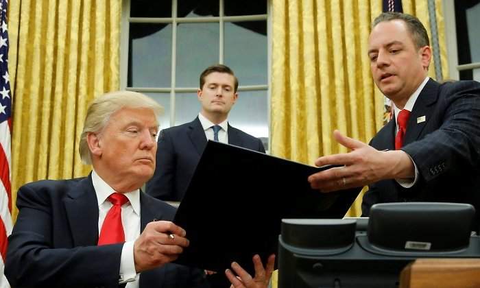 trump-firma-obamacare-reuters.jpg