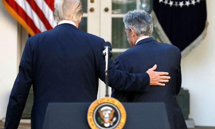 trump-powell-espaldas-reuters.jpg