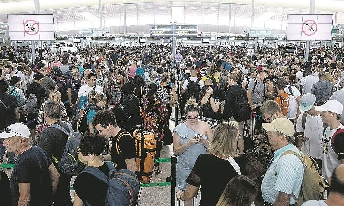 pasajeros-colas-prat-efe.jpg