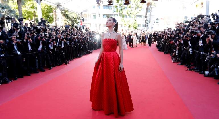 Ministra de cultura israelí causa polémica con su vestido