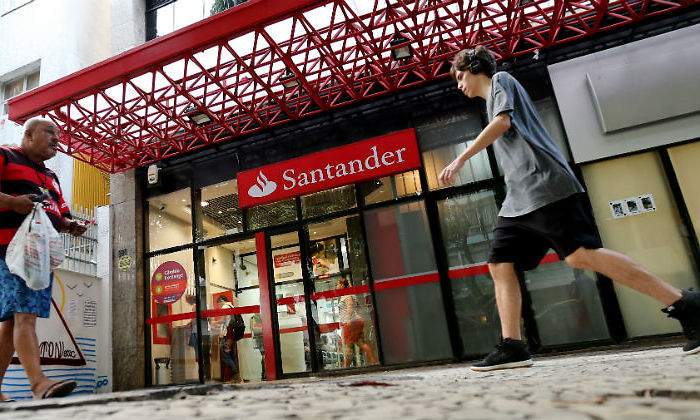 santander-sucursal-calle-reuters.jpg