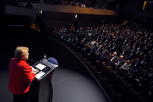 Presidenta Bachelet frente a grandes empresarios: No perdamos lo avanzado