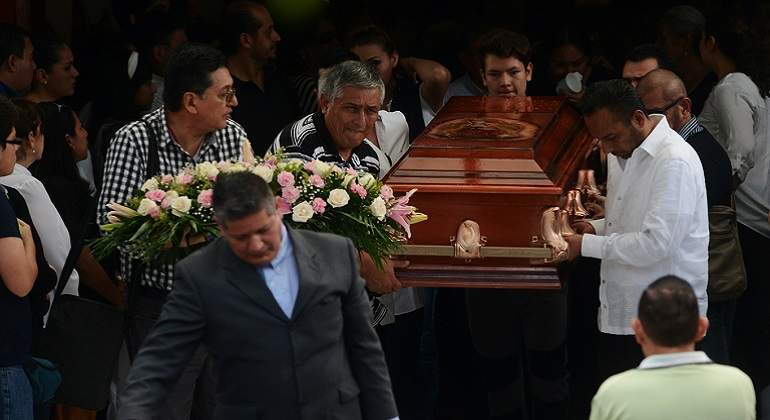 MaraCastillafuneral-reuters.jpg