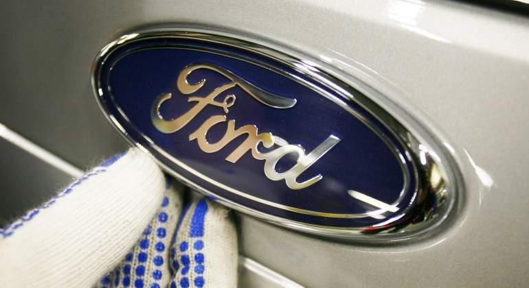 ford-empleo-trabajador-logo-reuters.jpg