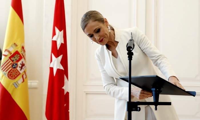 cifuentes-atril-dimision-efe.jpg