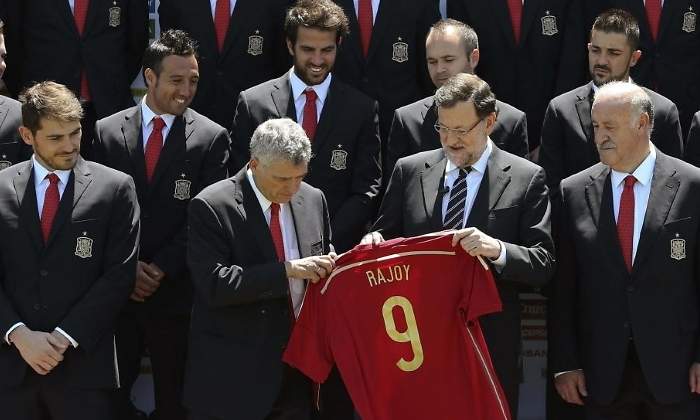 rajoy-futbol-camiseta-efe.jpg
