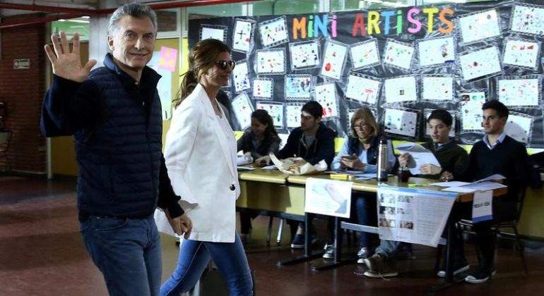 Mauricio-Macri-con-Juliana-Awada.jpg