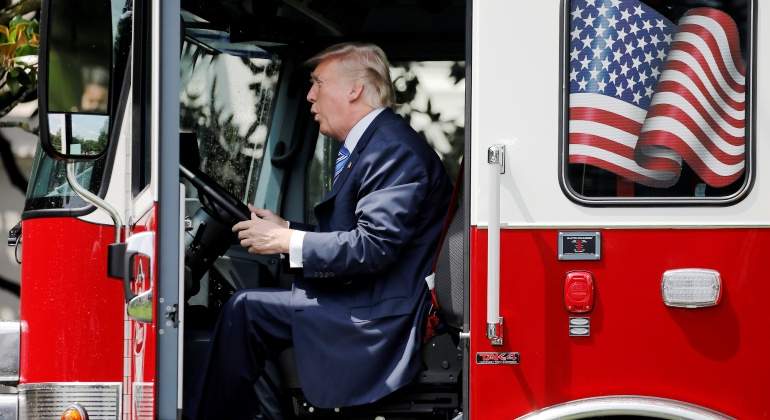 trump-conduce-camion-bomberos-julio-2017-reuters-2.jpg