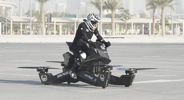 moto-voladora-dubai-policia-Hoversur-s3.jpg