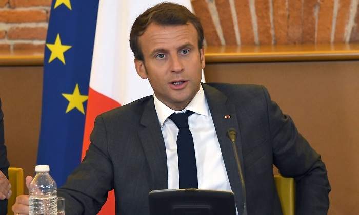 macron-banderas-reuters.jpg