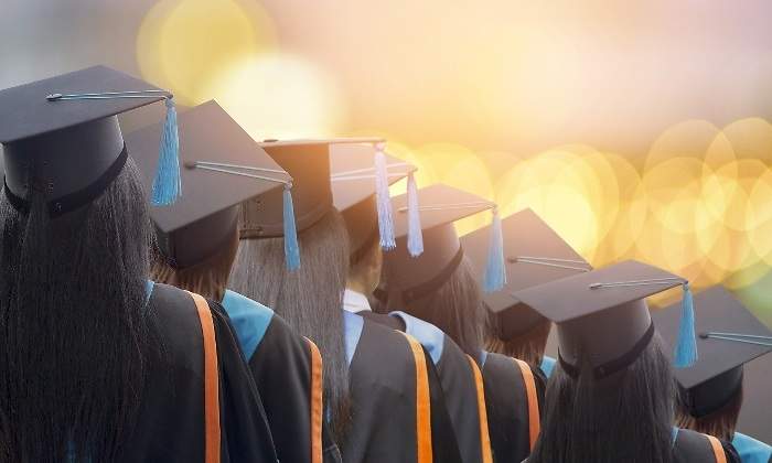 graduados-universidad-dreamstime.jpg