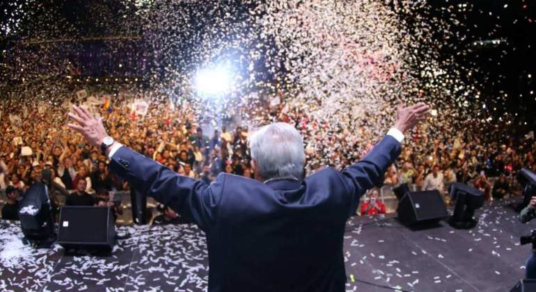 amlo-zocalo-vivas-grito.jpg