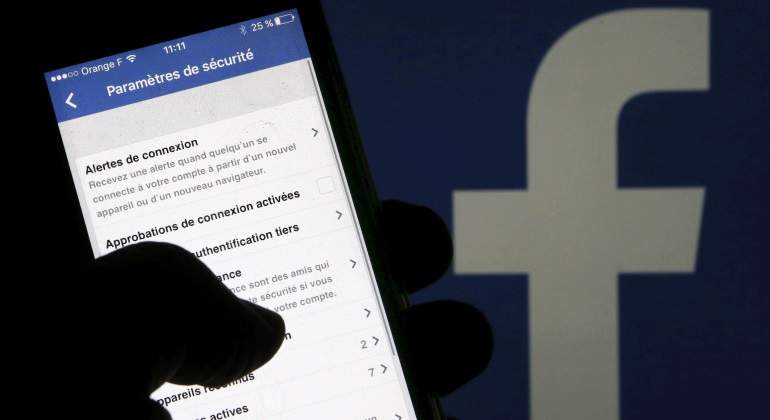 facebook-mano-reuters-770.jpg