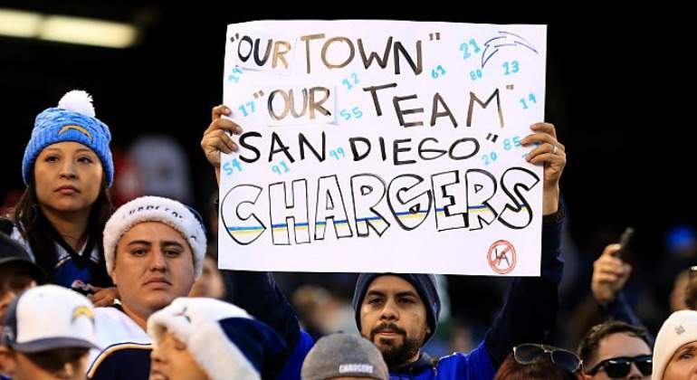 chargersfangetty.jpg