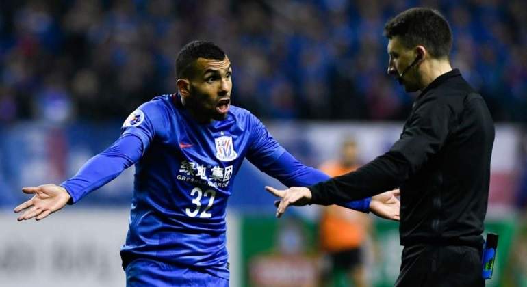 tevez-protesta-arbitro-china-reuters.jpg
